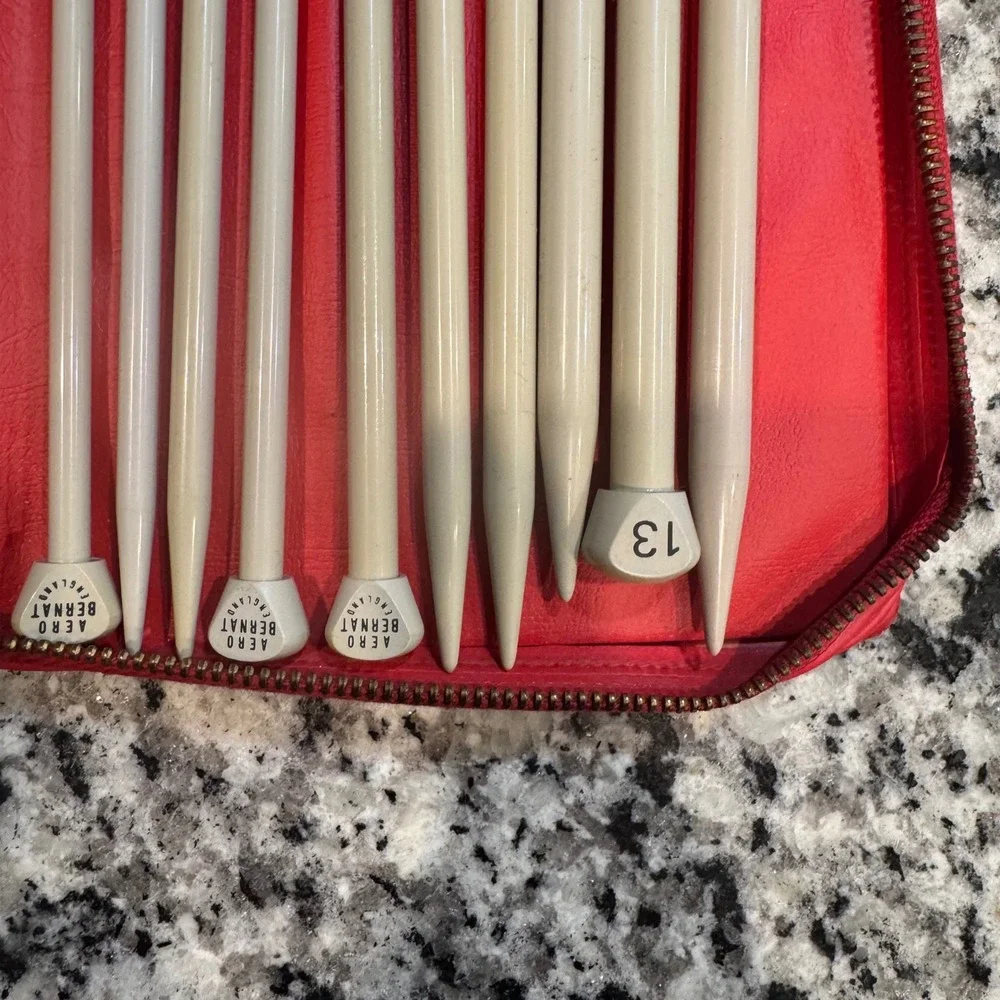 Vintage‎ Bernat Aero Multi Size Knitting Needles Set vinyl case 2 missing